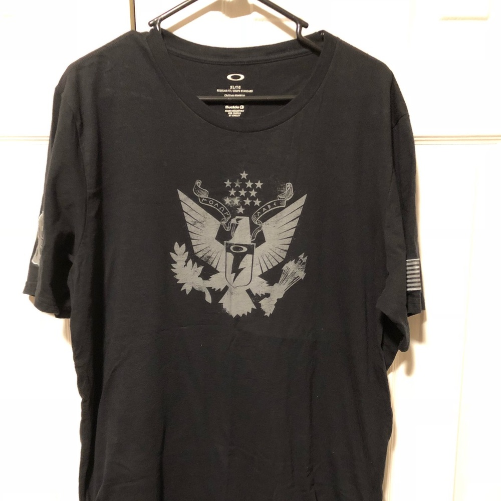 Oakley T-shirt